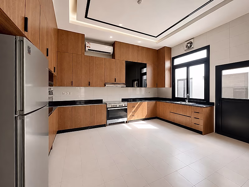 Majestic 7BR+Maid Villa within Walking Distance of Doha Festival City - Photo 14