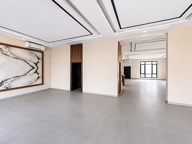 Majestic 7BR+Maid Villa within Walking Distance of Doha Festival City - Photo 15