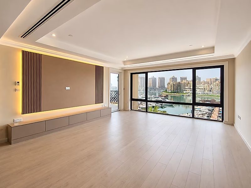 2 BEDROOMS TOWNHOUSE WITH FULL MARINA VIEW - Photo 1