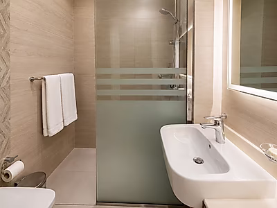 READY STUDIO WITH GREAT AMENITIES AND UTILITIES IN