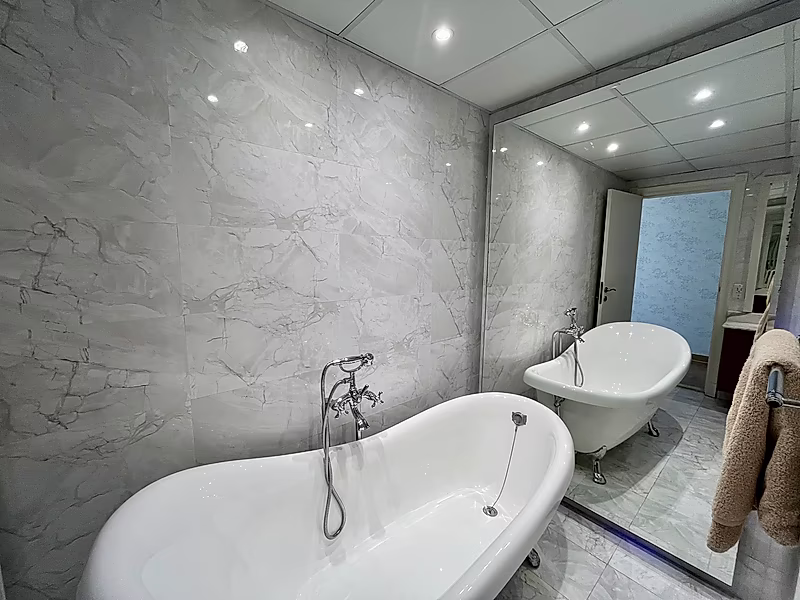 UPGRADED 2 BEDROOMS WITH MARINA VIEW - Photo 4