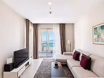 BILLS INCL | 1 + OFFICE WITH BEACH ACCESS | PEARL