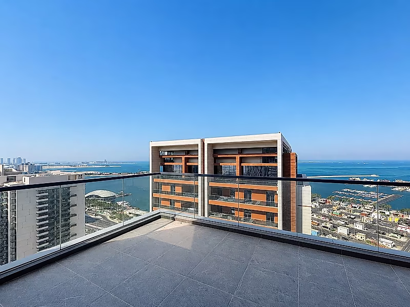 RARE 4BR PENTHOUSE + MAID ROOM + BIG TERRACE - Photo 3