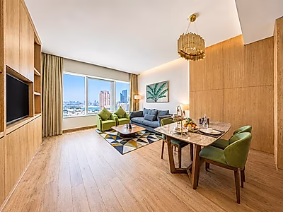 MONTH FREE! 1-BEDROOM SERVICED BEACH ACCESS