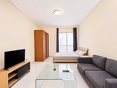 WELL-MAINTAINED STUDIO WITH BALCONY AND AMENITIES