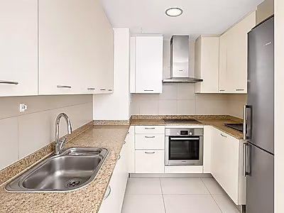 WELL-MAINTAINED STUDIO WITH BALCONY AND AMENITIES