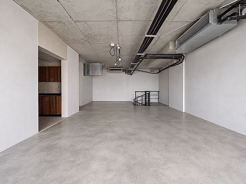 For Rent! Multiple Retail Shop in Al Gharaffa - Photo 7