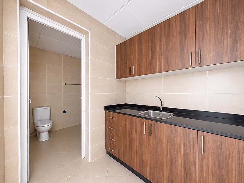 For Rent! Multiple Retail Shop in Al Gharaffa - Photo 8