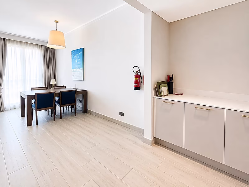 ELEGANT 1 BEDROOM WITH BILLS INCLUDED WEST BAY - Photo 2