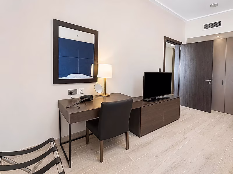 ELEGANT 1 BEDROOM WITH BILLS INCLUDED WEST BAY - Photo 5