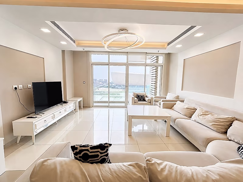 MODERN 3 BEDROOM WITH BALCONY AND BILLS INCLUDED - Photo 1