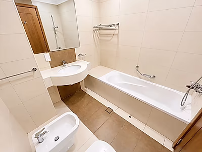 MODERN 3 BEDROOM WITH BALCONY AND BILLS INCLUDED