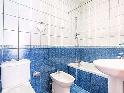 1 BEDROOM IN WEST BAY | BILLS INCLUDED