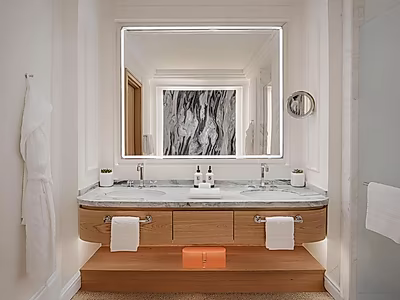 LUXURIOUS 2 BEDROOM RESIDENCE IN THE PEARL