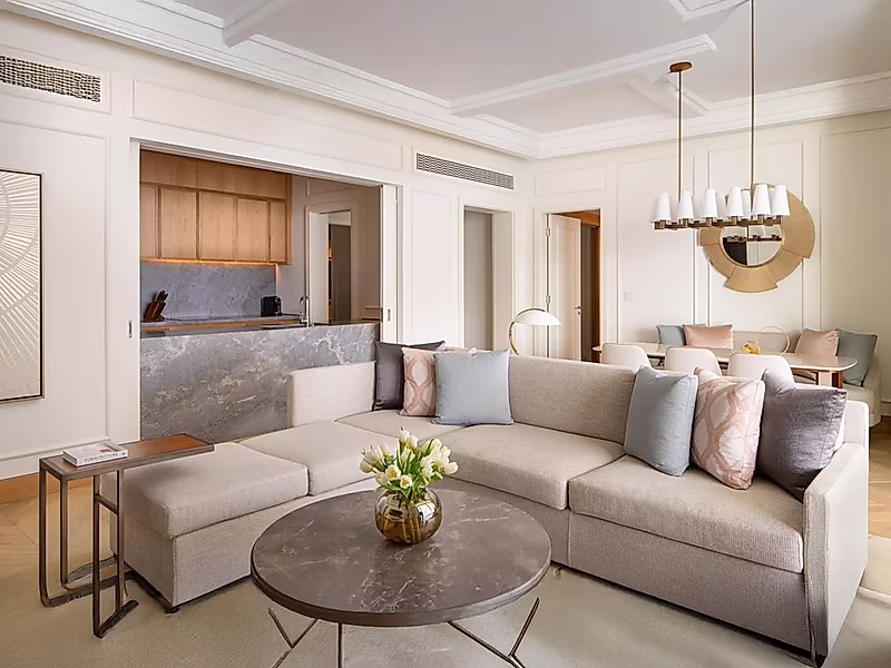 LUXURIOUS 2 BEDROOM RESIDENCE IN THE PEARL - Photo 22