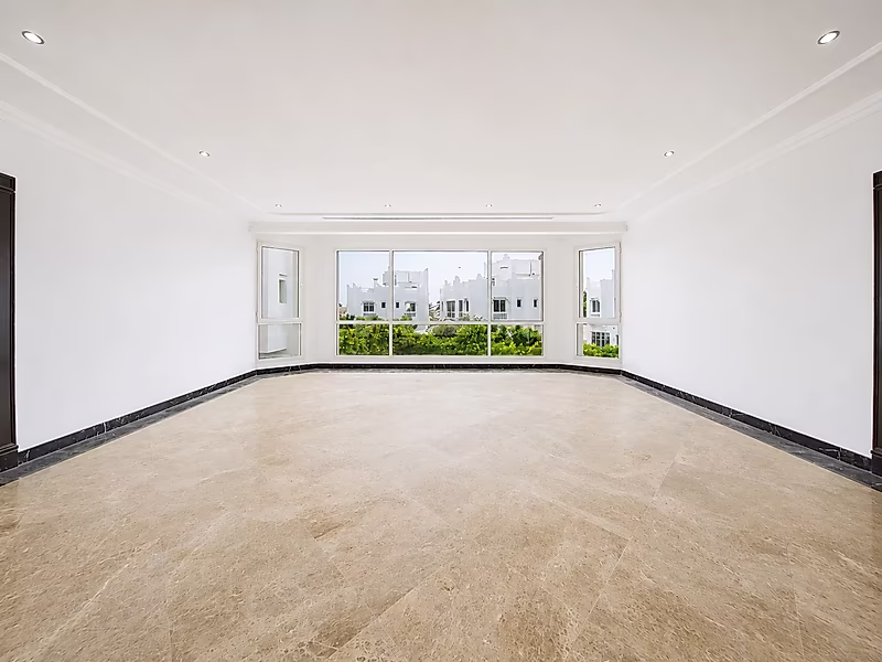6 BEDROOM + MAID VILLA WITH POOL IN WEST BAY LAGOON - Photo 4