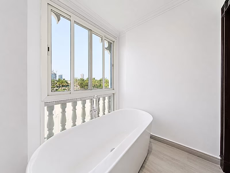 6 BEDROOM + MAID VILLA WITH POOL IN WEST BAY LAGOON - Photo 6