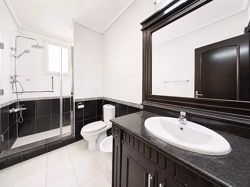6 BEDROOM + MAID VILLA WITH POOL IN WEST BAY LAGOON - Photo 8