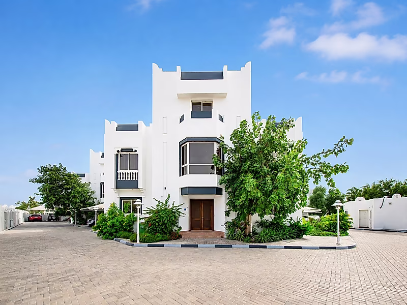 6 BEDROOM + MAID VILLA WITH POOL IN WEST BAY LAGOON - Photo 10