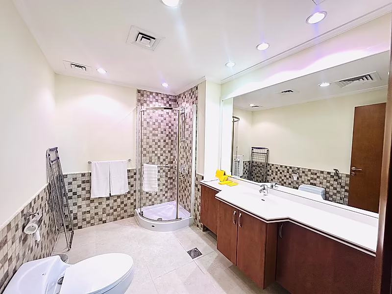 GENEROUS 2BR | BALCONY | PORTO ARABIA - Photo 7