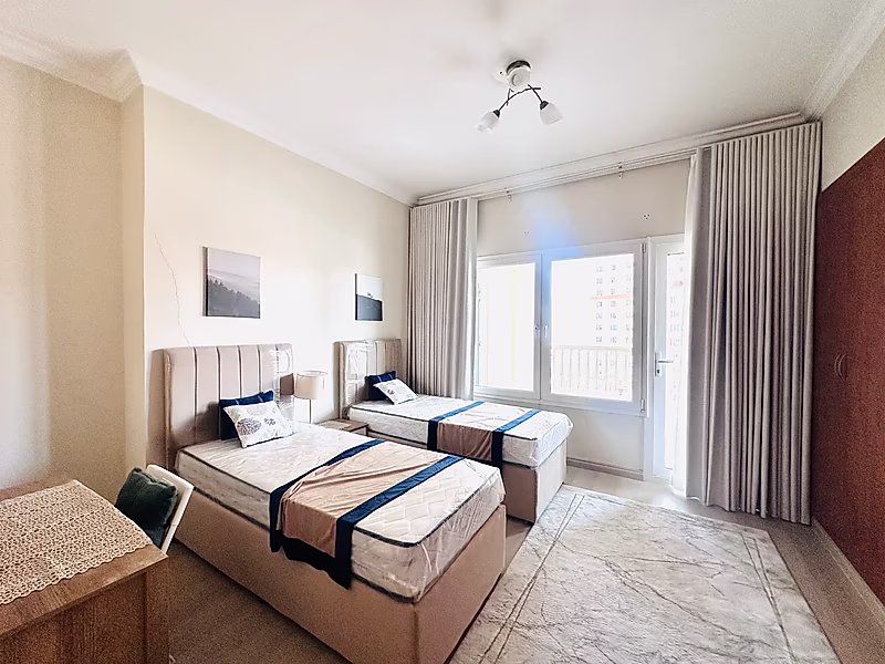GENEROUS 2BR | BALCONY | PORTO ARABIA - Photo 8