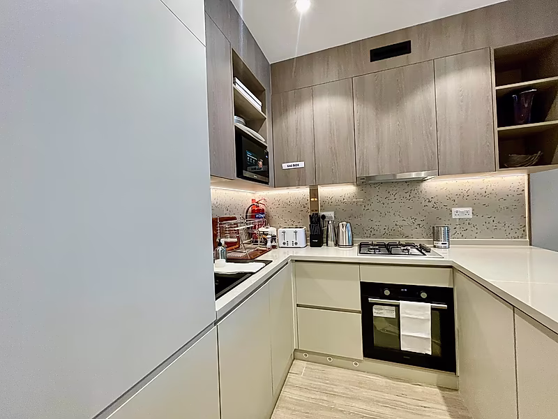 الحياة على الواجهة البحرية | شقة غرفتين نوم مع وصول للشاطئ ومسبح إنفينيتي - Photo 10