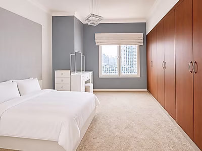 شقة أنيقة بثلاث غرف نوم تصميم فاخر