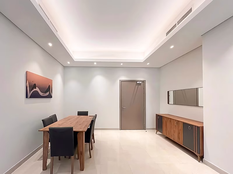ELEGANTLY STYLED 2-BEDROOM APARTMENT IN GIARDINO VILLAGE - Photo 2