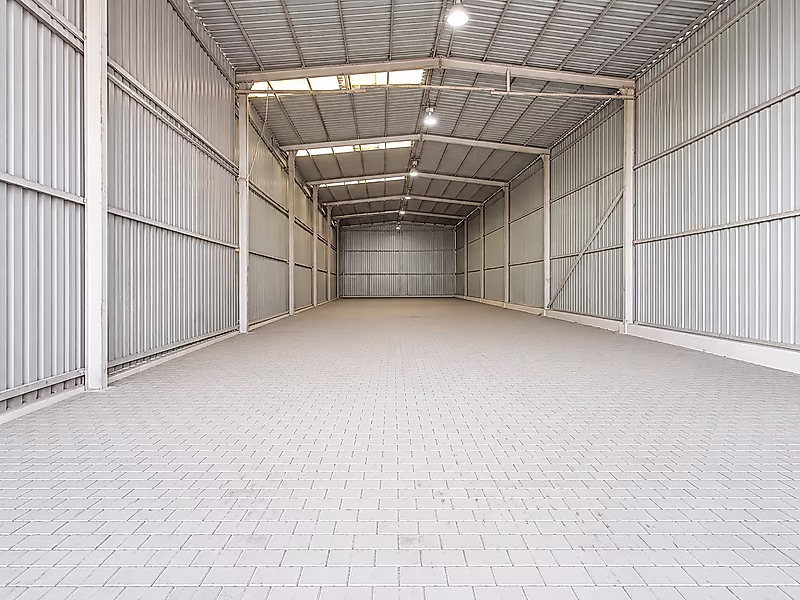 Warehouse for Rent in Old Industrial Area - Photo 2