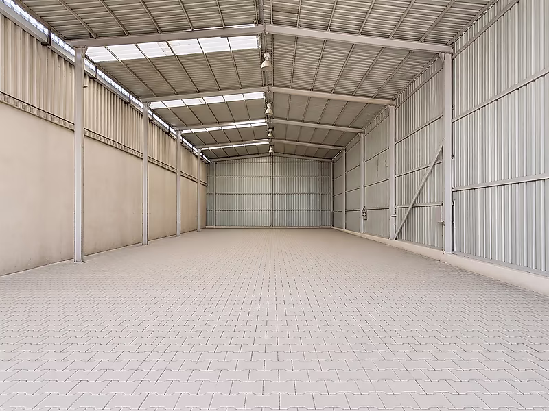 Warehouse for Rent in Old Industrial Area - Photo 4