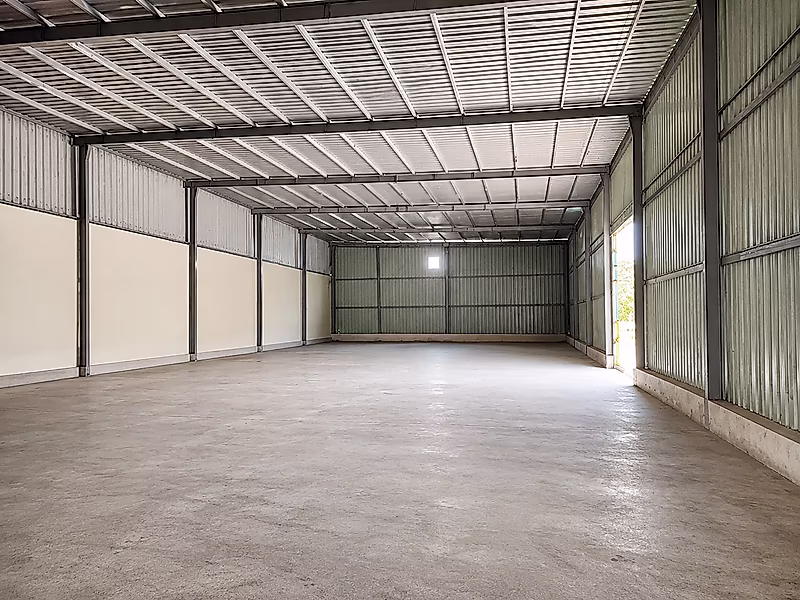 Warehouse for Rent in Old Industrial Area - Photo 2