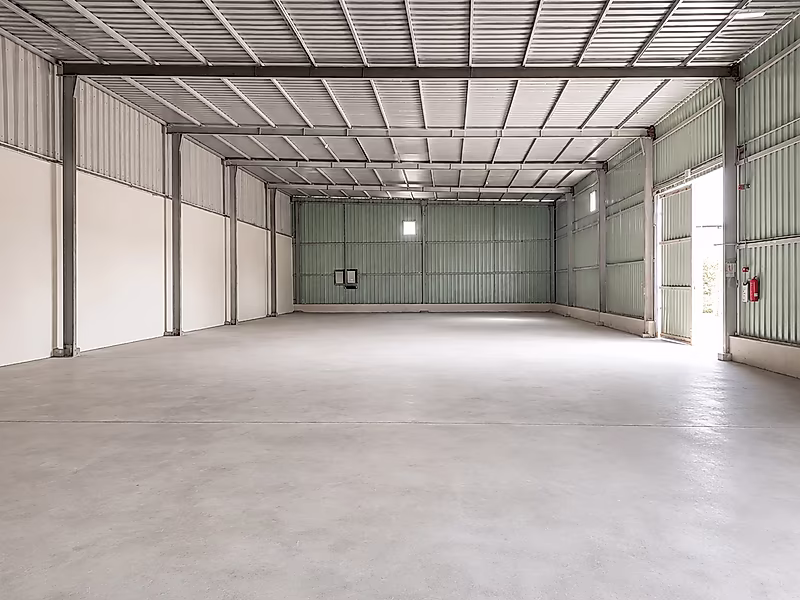 Warehouse for Rent in Old Industrial Area - Photo 3