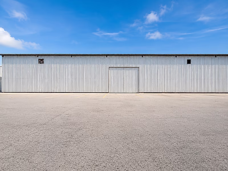 Warehouse for Rent in Old Industrial Area - Photo 1