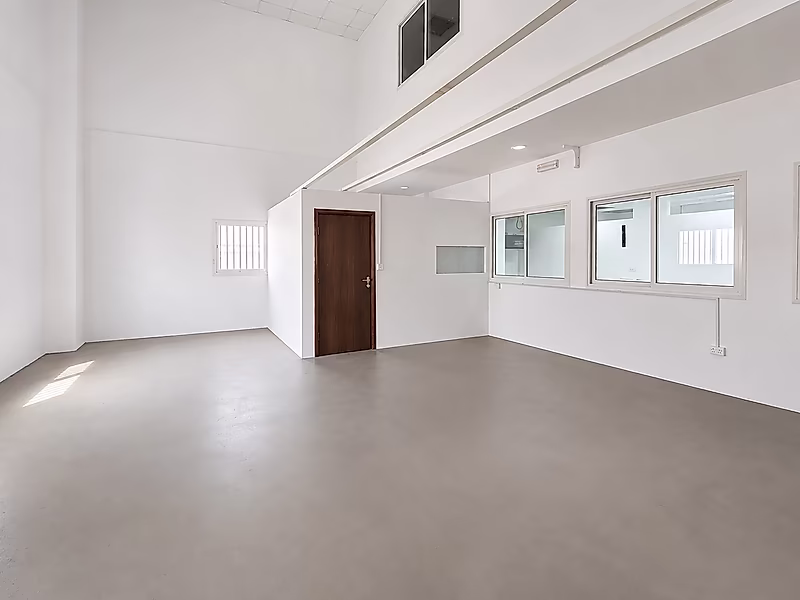 Warehouse for Rent in Old Industrial Area - Photo 2