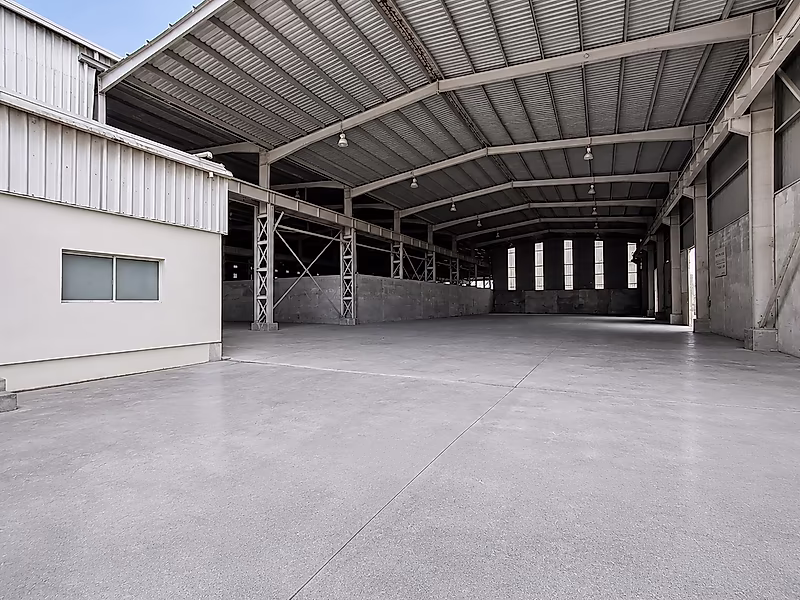 Warehouse for Rent in Old Industrial Area - Photo 2