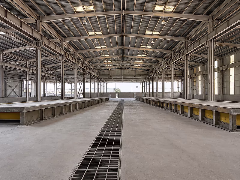 Warehouse for Rent in Old Industrial Area - Photo 3