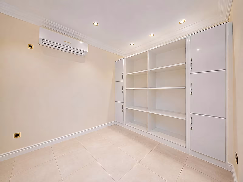Luxury 9-Master-Bedroom Villa with Elevator & Majlis – Al Thumama, Qatar - Photo 5