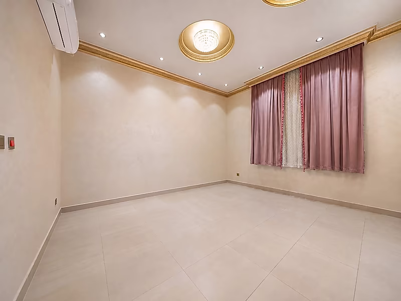 Luxury 9-Master-Bedroom Villa with Elevator & Majlis – Al Thumama, Qatar - Photo 10