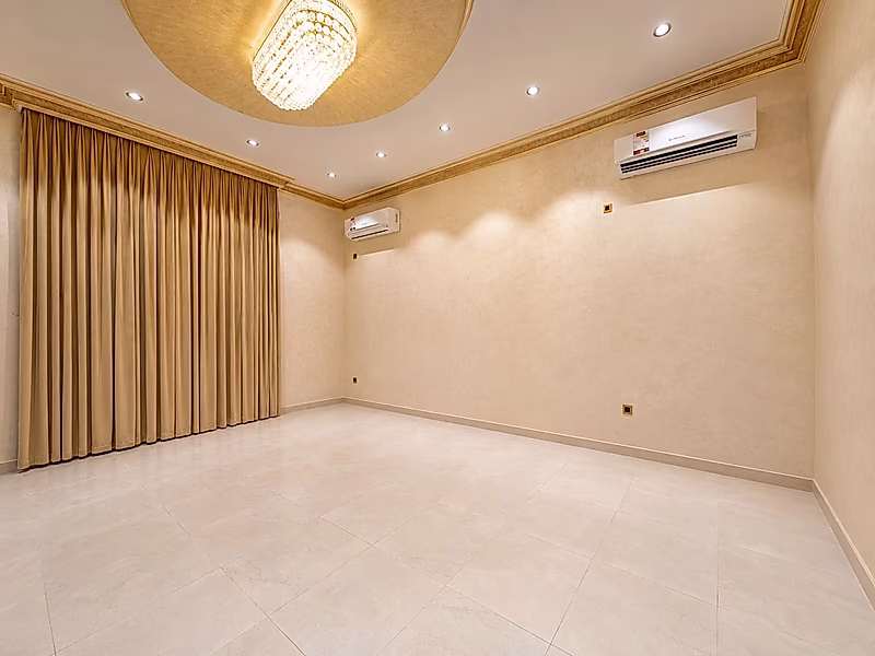 Luxury 9-Master-Bedroom Villa with Elevator & Majlis – Al Thumama, Qatar - Photo 37