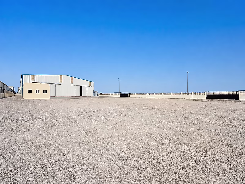 RENT! Warehouse with Open yard in Birkat Al Awamer - Photo 1