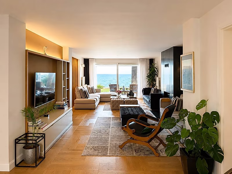 BY THE SEA | 4BR + MAID VILLA IN TURKIYE - Photo 8