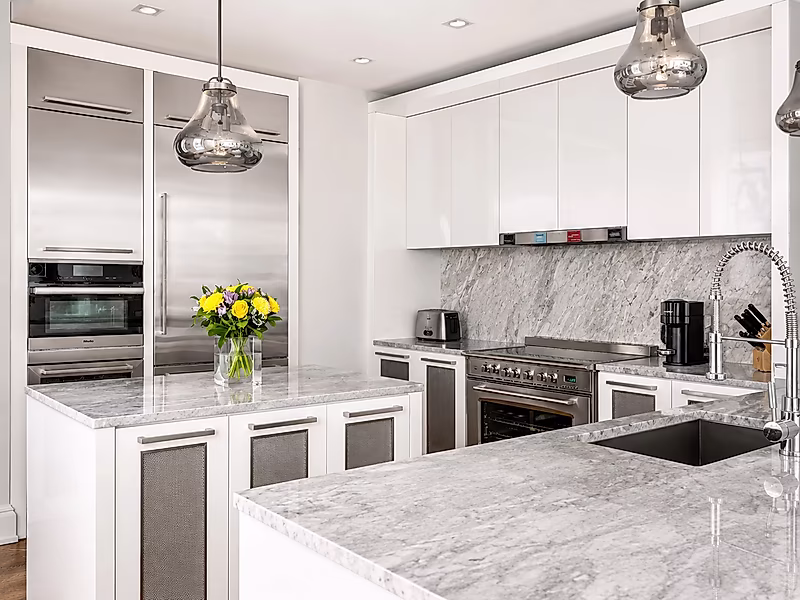 Vibrant Space | Upscale Amenities Included - Photo 3