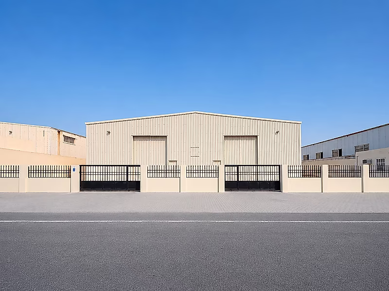 2000 SQM Warehouse for Lease – Birkat Al Awamer - Photo 1