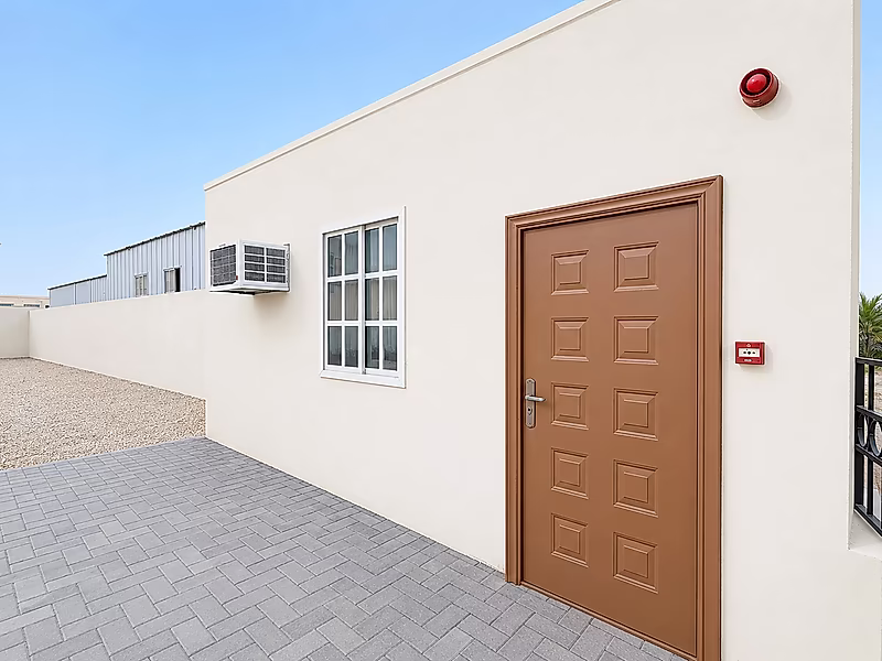2000 SQM Warehouse for Sale – Birkat Al Awamer - Photo 2