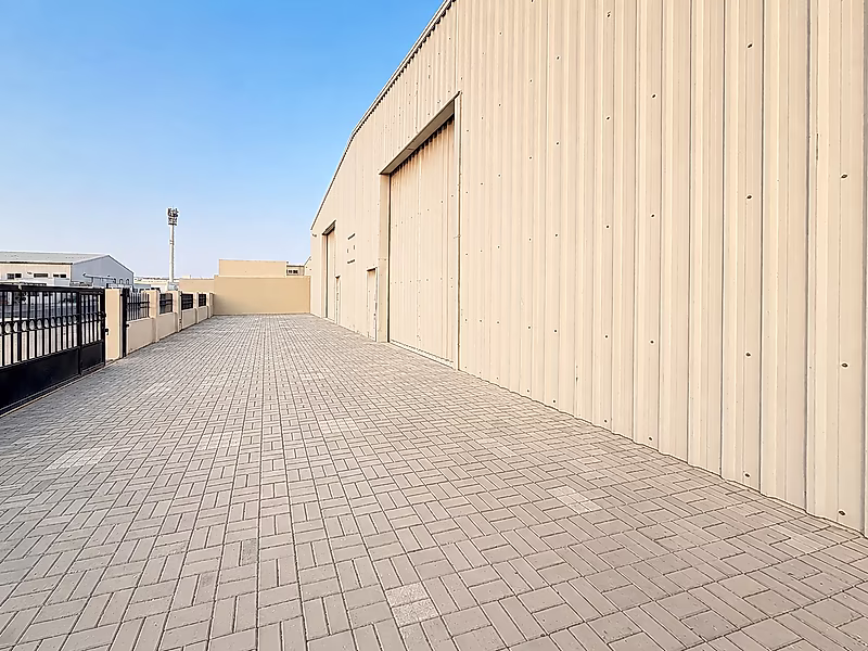2000 SQM Warehouse for Sale – Birkat Al Awamer - Photo 3