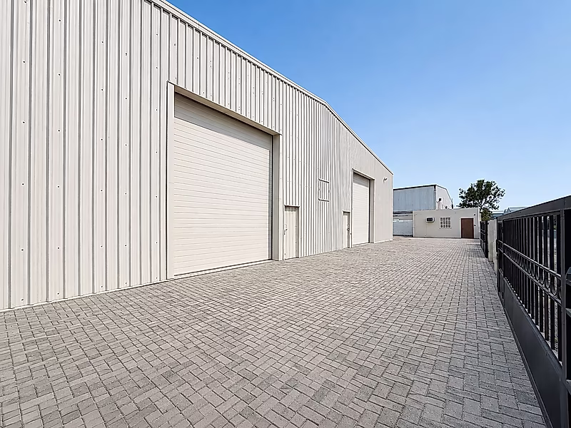 2000 SQM Warehouse for Sale – Birkat Al Awamer - Photo 6
