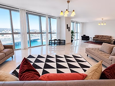 LUXURIOUS 3BR WITH BREATHTAKING SEA VIEWS