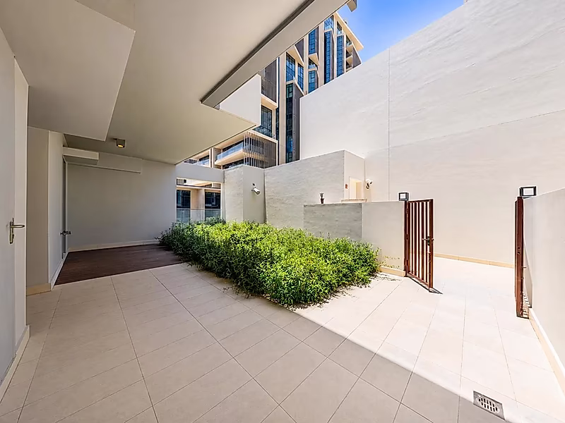 Stunning Modern Townhouse with Luxury Finishes - Photo 10