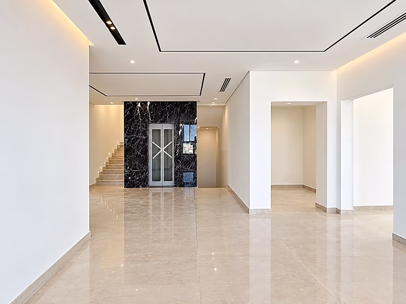 Spacious 7-Bedroom Villa for Sale in Huzoom – Ready to Move In - Photo 6