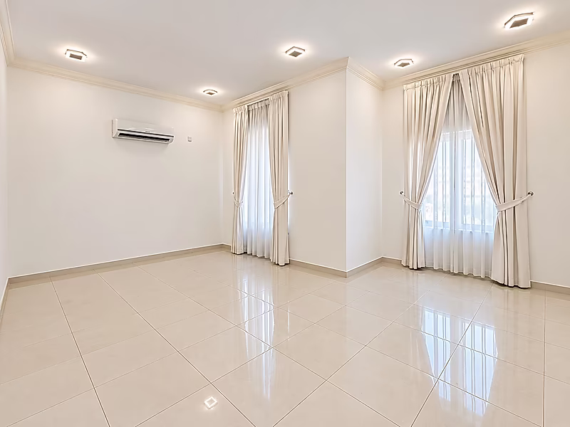 EXQUISITE VILLA WITH OPULENT TOUCHES - Photo 3